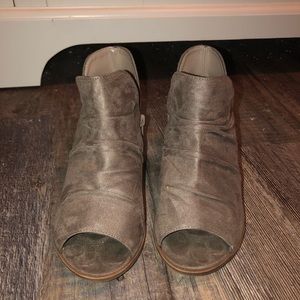 Women’s size 6.5 booties